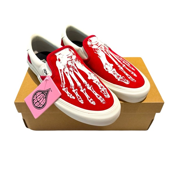 NWT - STRAYE Crimson X-Ray Slip-On Sneakers - Picture 1 of 7